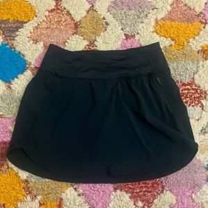 Outdoor Voices Hudson 4” Skort in Black
